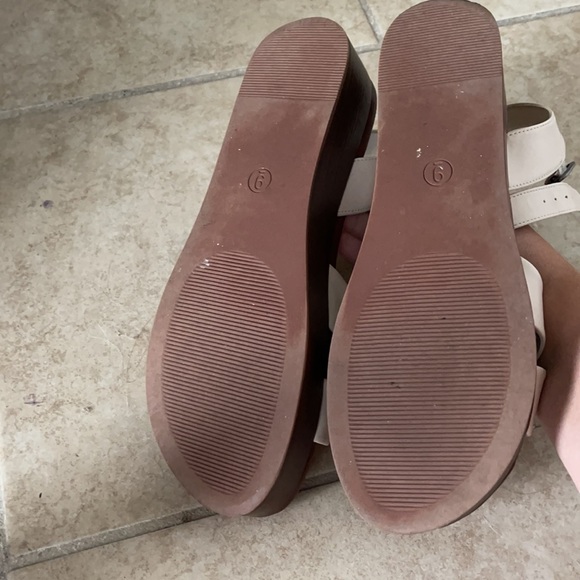 Universal Threads white Platforms - Picture 4 of 4